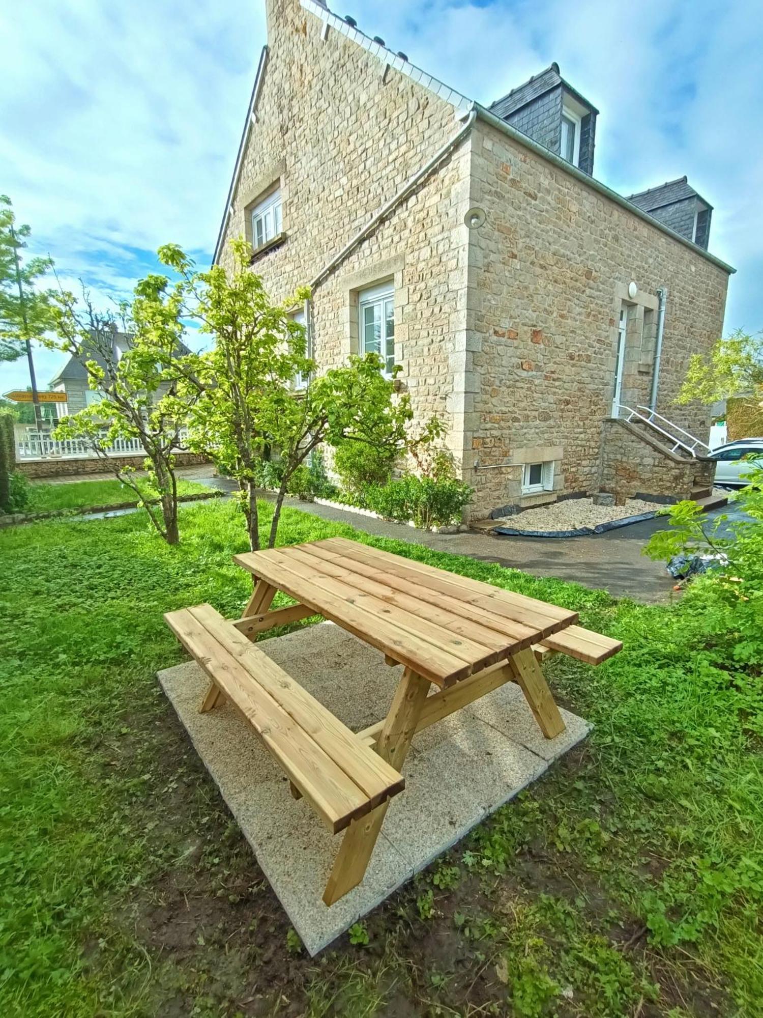 Apartamento Loft British Au Pied Du Mont ! Pontorson Exterior foto
